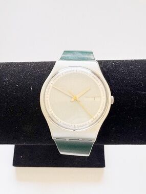 Vintage 1998 Swatch Watch 34mm Minimalist Quartz Wristwatch Working Retro Style